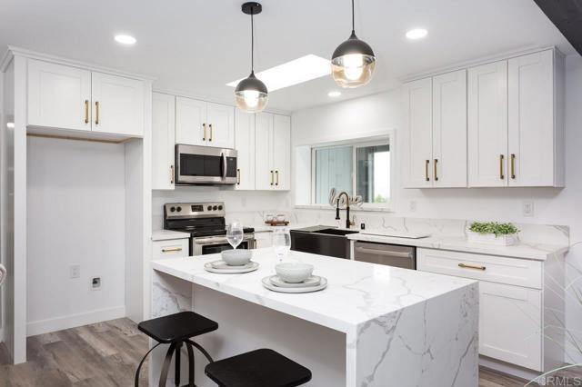 12049 Coping Place, Lakeside CA: https://media.crmls.org/mediaz/1508738d-68bf-4da0-8962-8a708a169d7a.jpg