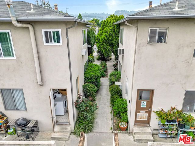 13453 Moorpark Street, Sherman Oaks CA: https://media.crmls.org/mediaz/150912fc-a29e-41b2-9095-22087526e427.jpg