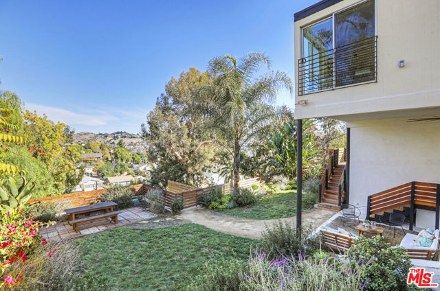 421 Beech Street, Los Angeles CA: https://media.crmls.org/mediaz/15096165-4490-47bc-83a6-80bcdae965e1.jpg