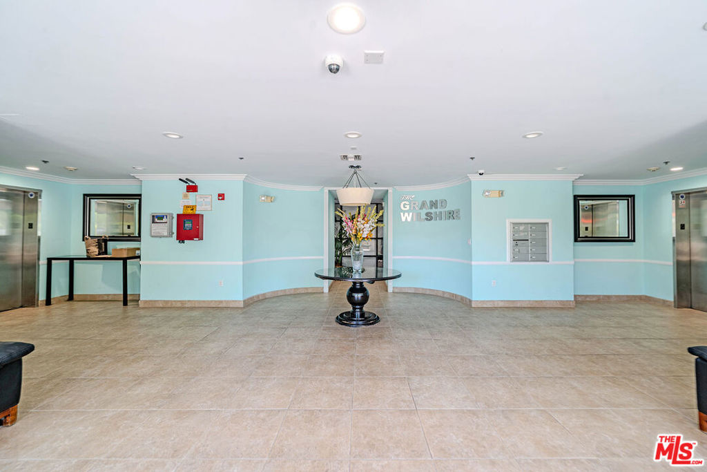 https://media.crmls.org/mediaz/1509828f-e061-447c-bc20-431e7741c243.jpg?preset=X-Large