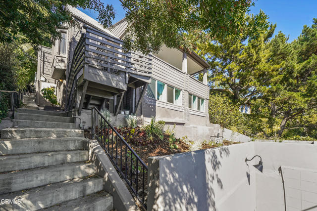 Detail Gallery Image 3 of 36 For 3961 Cumberland Ave, Los Angeles,  CA 90027 - 3 Beds | 2 Baths