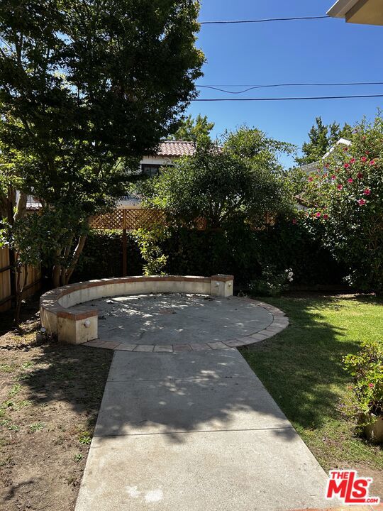 10515 Oaklawn Road, Los Angeles CA: https://media.crmls.org/mediaz/1509d18c-3854-49e0-b3ed-eddd6675b932.jpg