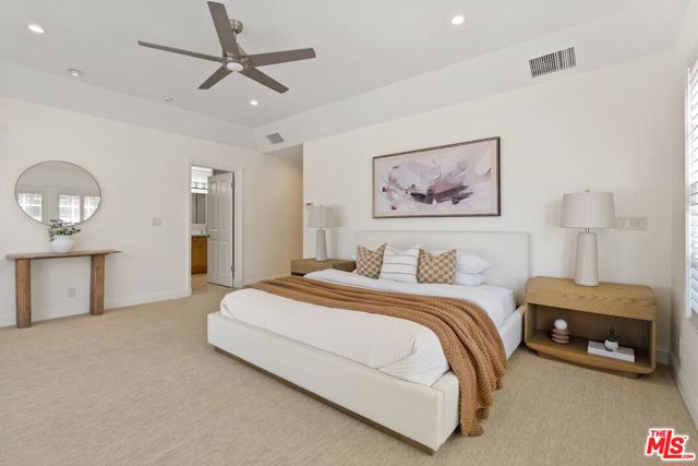 2596 Wallingford Drive, Beverly Hills CA: https://media.crmls.org/mediaz/150a1a6c-a1e6-4a09-b21d-4f1151245f24.jpg