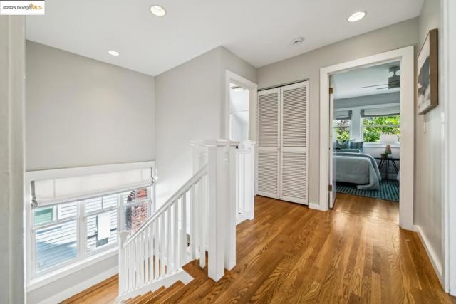 5490 Kales AVE, Oakland CA: https://media.crmls.org/mediaz/150aafb7-80be-4b85-868e-e50508495d8b.jpg