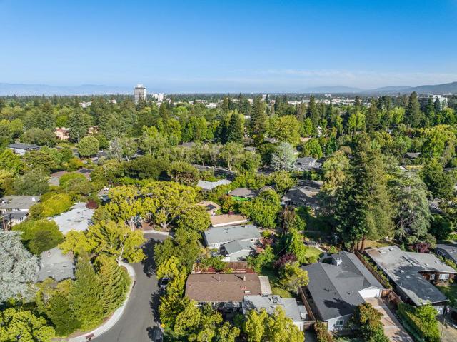 341 Linfield Drive, Menlo Park CA: https://media.crmls.org/mediaz/150af9fa-7417-41db-9020-165f5c830961.jpg