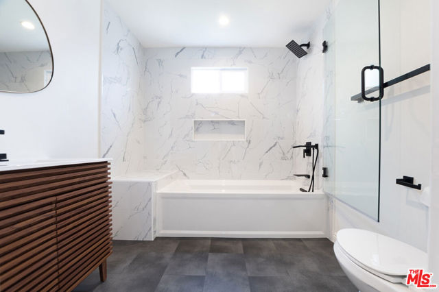 449 S Citrus Avenue, Los Angeles CA: https://media.crmls.org/mediaz/150b1c2a-48c7-4561-b317-966863c63fc1.jpg