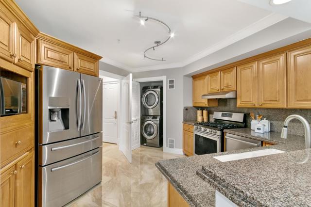 1499 Oak Grove Avenue, Burlingame CA: https://media.crmls.org/mediaz/150b1d16-1e04-45f0-a332-eaa6ce492235.jpg