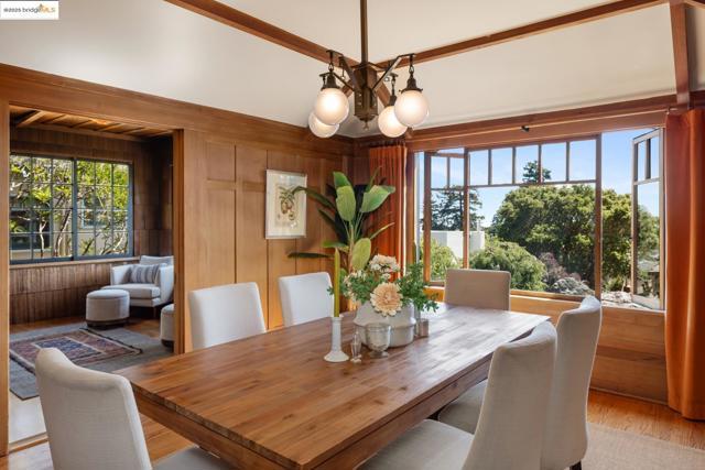 636 Vincente Ave, Berkeley CA: https://media.crmls.org/mediaz/150b6451-69ec-4b2a-b640-478fbf220364.jpg