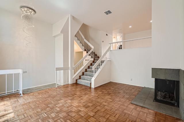 Detail Gallery Image 6 of 28 For 3253 Caminito Eastbluff #28,  La Jolla,  CA 92037 - 3 Beds | 2/1 Baths