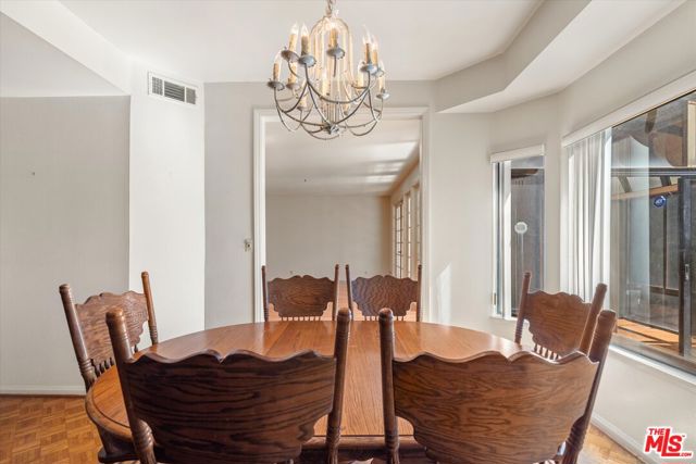 4560 Densmore Avenue, Encino CA: https://media.crmls.org/mediaz/150c888d-5256-4d5a-bf74-f7128278bffd.jpg