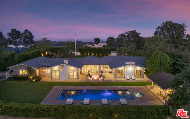 6815 Dume Drive, Malibu CA: https://media.crmls.org/mediaz/150caa24-e4f6-464e-ade4-7a111c4bedd3.jpg