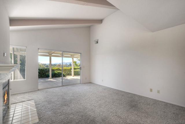 1089 Ridge Heights Dr, Fallbrook CA: https://media.crmls.org/mediaz/150cb0c3-7299-485a-9679-9f941c5dfeb9.jpg