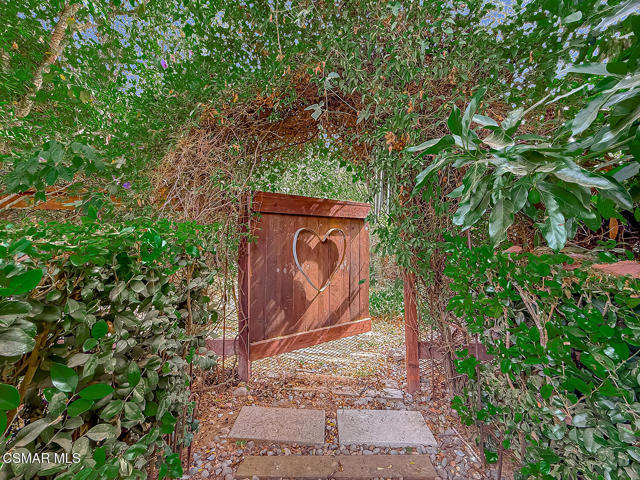 1888 El Monte Drive, Thousand Oaks CA: https://media.crmls.org/mediaz/150cd1c5-972e-4fa7-a1b7-993cef4e7a14.jpg