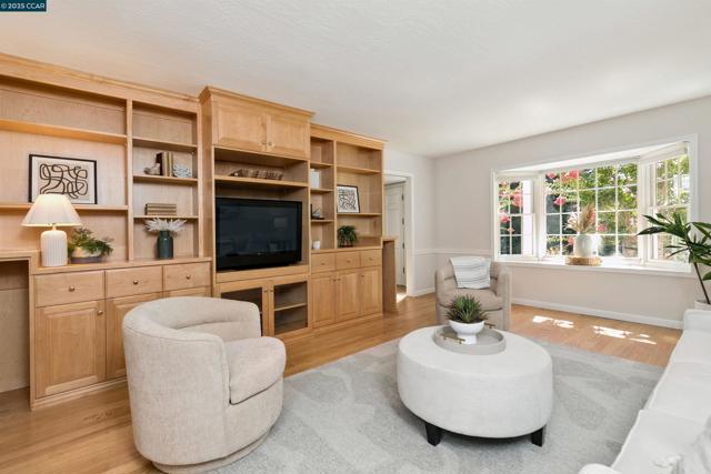 2646 Roundhill Dr, Alamo CA: https://media.crmls.org/mediaz/150cee8d-cfe0-4bc8-b8f1-5cb737234aae.jpg
