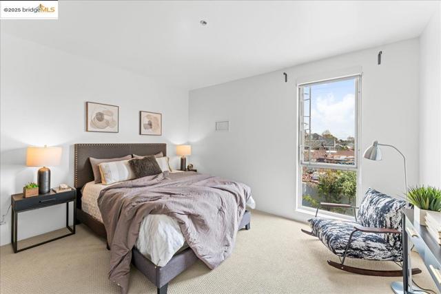 1201 Pine St, Oakland CA: https://media.crmls.org/mediaz/150d1cc1-7ae5-4189-9df3-3a00d48ee038.jpg