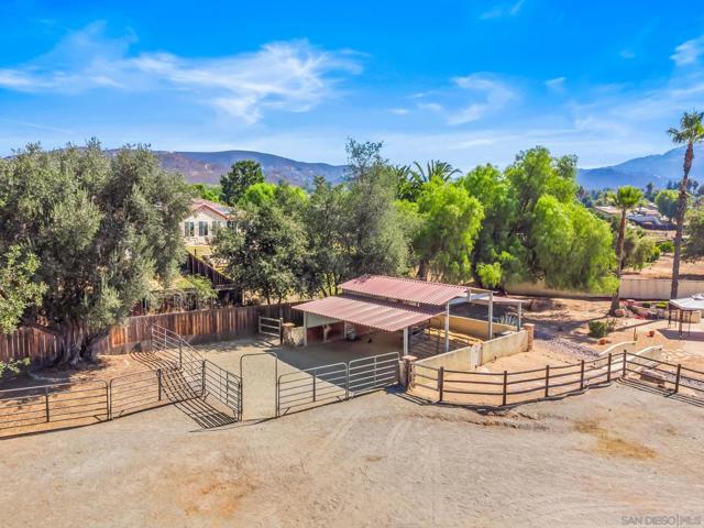 16345 Bassett Ct, Ramona CA: https://media.crmls.org/mediaz/150dc060-2c99-4416-be63-b3e8e54b2d43.jpg