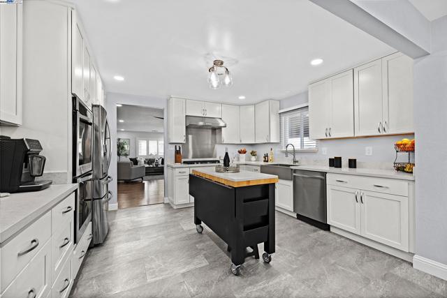 Image 12 of 38 For 36304 Magellan Dr