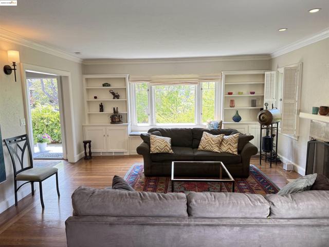 169 Ronada Ave, Piedmont CA: https://media.crmls.org/mediaz/150e3179-1026-4558-ba47-d96064ee1769.jpg