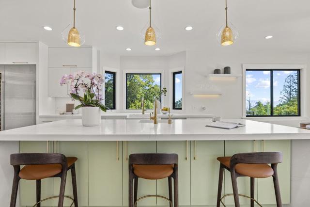 1095 Macadamia Drive, Hillsborough CA: https://media.crmls.org/mediaz/150e3340-30e2-48d5-917f-4e4116bddff4.jpg