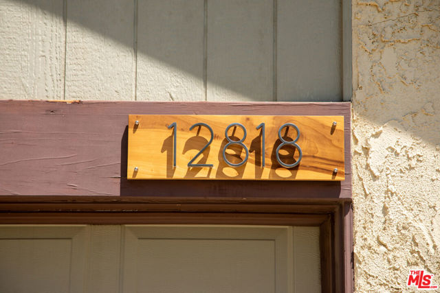 12818 Neon Way, Granada Hills CA: https://media.crmls.org/mediaz/150e5c52-b8b8-4c36-baa8-980dca434ffb.jpg