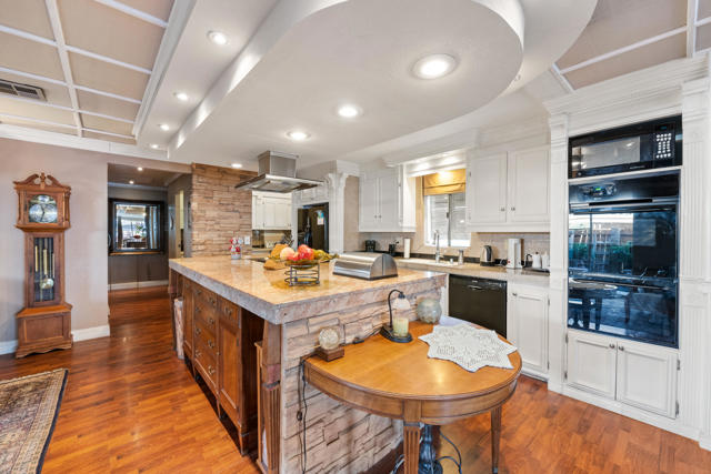 18 Calle De Las Nubes, Palm Springs CA: https://media.crmls.org/mediaz/150e8aa3-680c-4503-a2b0-900838a7444b.jpg