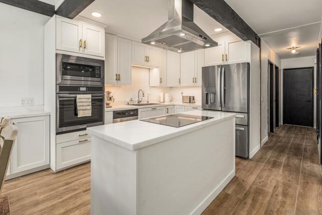 2327 Rosal Ln, Spring Valley CA: https://media.crmls.org/mediaz/150f0bd6-3175-4b95-8f11-5b9fc589fa6d.jpg