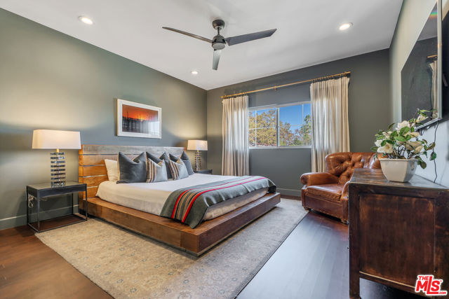 640 N Sweetzer Avenue, Los Angeles CA: https://media.crmls.org/mediaz/150f8eff-25cf-4c27-bd8f-e9a141d18c38.jpg