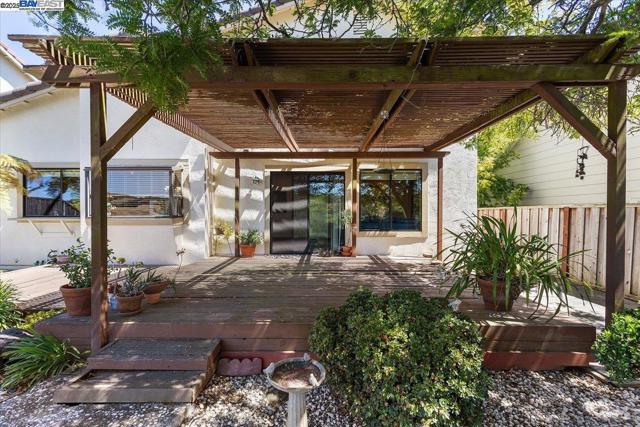 6444 Boone Dr, Castro Valley CA: https://media.crmls.org/mediaz/150fc472-cd19-47fc-8014-998b9d7f3f86.jpg