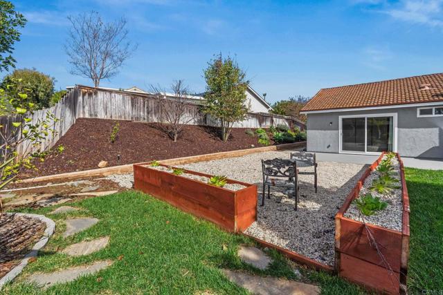 Detail Gallery Image 7 of 30 For 2049 Camino Dr, Escondido,  CA 92026 - 2 Beds | 2 Baths