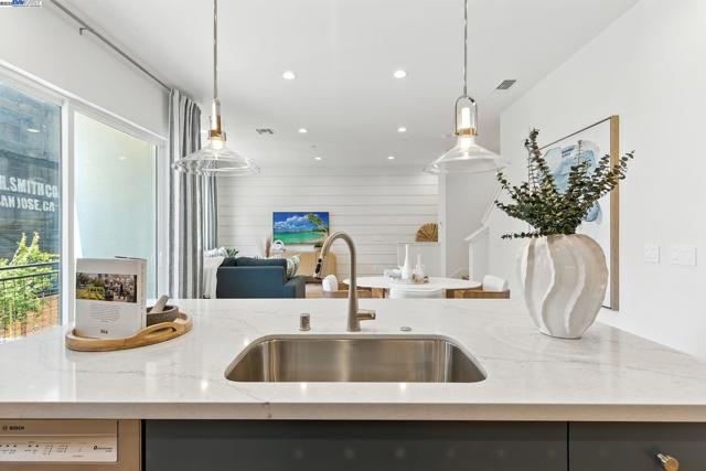 1937 Grand Street, Alameda CA: https://media.crmls.org/mediaz/15100973-dd10-4732-9c2c-b32d585d300f.jpg