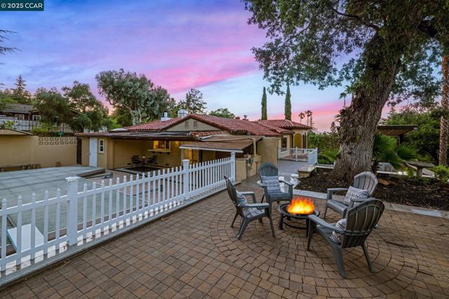 3698 De Rosa Ct, Concord CA: https://media.crmls.org/mediaz/15105777-a483-402f-afae-a68a0319da8a.jpg