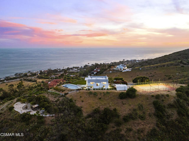 31505 Pacific Coast Highway, Malibu CA: https://media.crmls.org/mediaz/15106f7c-2414-4a57-91ce-900e396d71e3.jpg