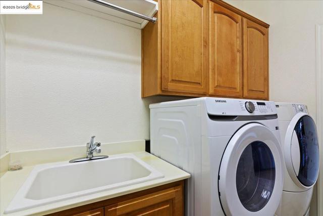 625 Pomona Dr, Brentwood CA: https://media.crmls.org/mediaz/1510f4af-cd87-42a4-9a18-c499cad04e68.jpg