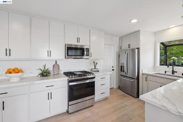 6801 ARMOUR DRIVE, Oakland CA: https://media.crmls.org/mediaz/15110a2f-b98d-444f-8d41-73a81656222a.jpg