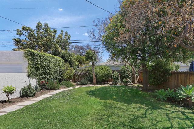 2764 Granville Avenue, Los Angeles CA: https://media.crmls.org/mediaz/151142ab-9d37-4a1a-a67f-8348624f419a.jpg