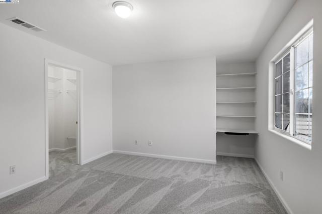 Image 33 of 58 For 552 Stonehaven Ct