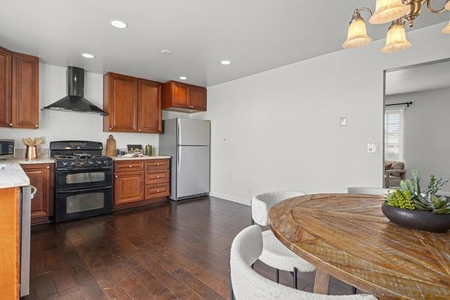 11394 Pegasus Ave, San Diego CA: https://media.crmls.org/mediaz/1511a6f8-0b27-4272-969e-db98fc760ade.jpg