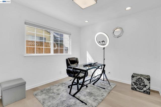 Image 15 of 43 For 1532 Kooser Rd