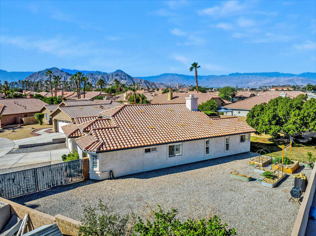 78524 San Marino Court, La Quinta CA: https://media.crmls.org/mediaz/15123a36-c9e6-4902-8234-633e334eee4f.jpg