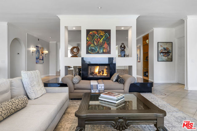 7834 Electra Drive, Los Angeles CA: https://media.crmls.org/mediaz/15126176-21e3-474d-98b7-51427b57fec4.jpg
