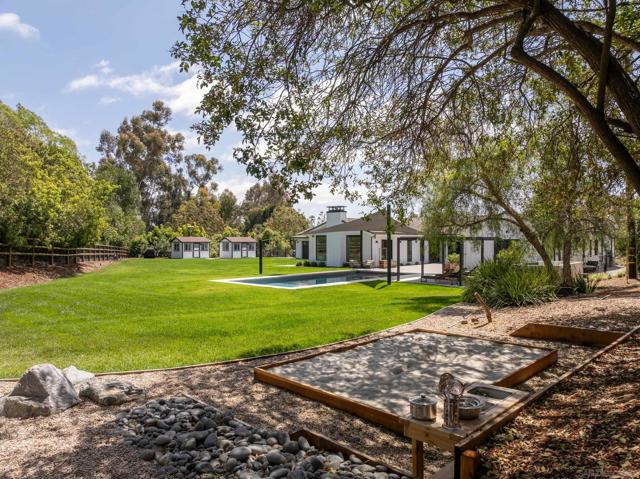 16827 Via De La Valle, Rancho Santa Fe CA: https://media.crmls.org/mediaz/15127bd8-98fb-4d1a-b2cd-087f2f01ce11.jpg
