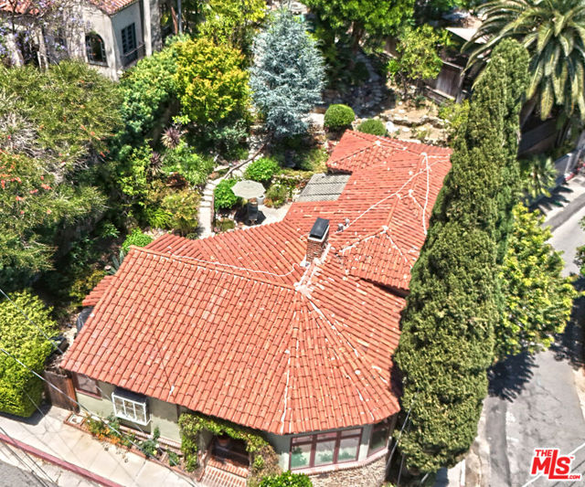 2228 Vista Del Mar Place, Los Angeles CA: https://media.crmls.org/mediaz/1512b384-dcbd-4107-a674-bdca35e393f7.jpg
