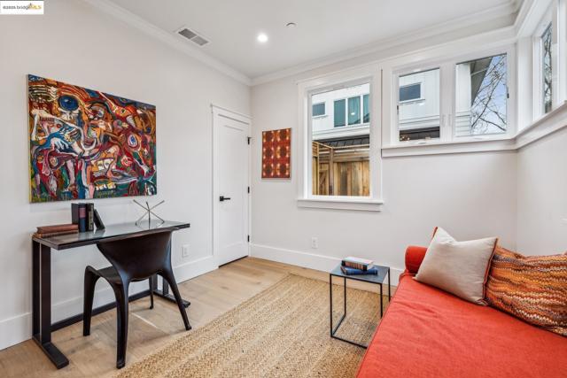 2312 Eighth St, Berkeley CA: https://media.crmls.org/mediaz/15132bad-1dc0-4616-8246-88580cc1c5a7.jpg