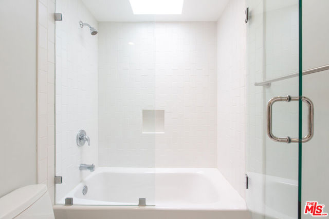 3907 De Longpre Avenue, Los Angeles CA: https://media.crmls.org/mediaz/15138554-060f-483a-9732-20bebde7f924.jpg
