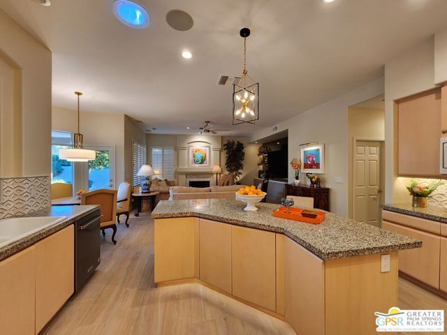 36660 Palm Court, Rancho Mirage CA: https://media.crmls.org/mediaz/1513b437-c81d-4626-95c3-77f5010b660c.jpg