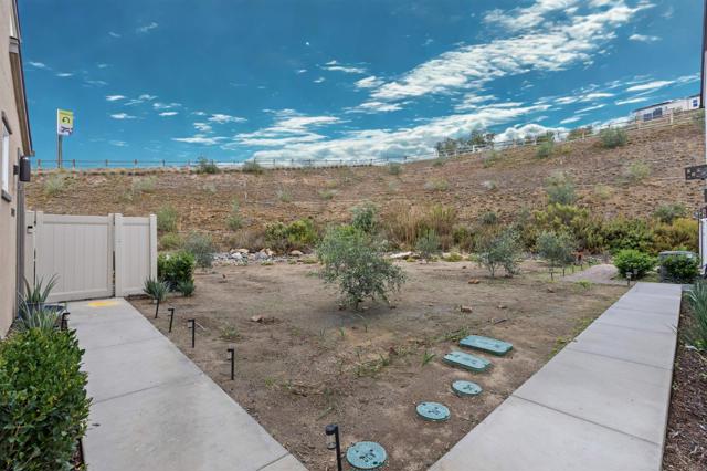 Detail Gallery Image 14 of 18 For 35228 Tuft Place, Fallbrook,  CA 92028 - 3 Beds | 2/1 Baths