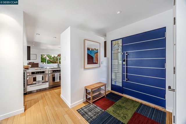2280 Hastings Dr, Belmont CA: https://media.crmls.org/mediaz/1513ed2c-cf7a-4927-bb11-69a6b796be72.jpg