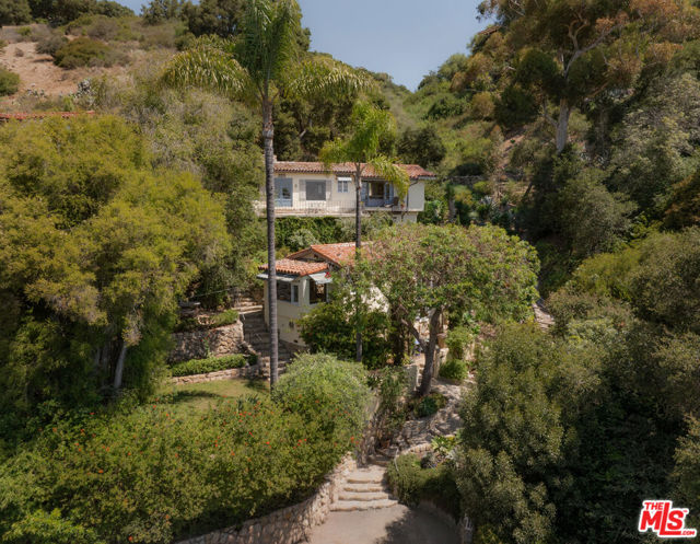 15 Loma Media Road, Santa Barbara CA: https://media.crmls.org/mediaz/151403c3-7299-4f1e-afa1-d5660f2f8f49.jpg