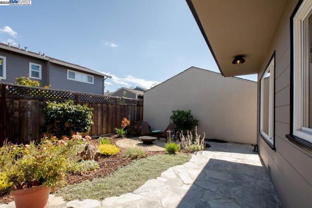 1366 Hansen Ave, Alameda CA: https://media.crmls.org/mediaz/15156f50-0405-40d6-83bd-33da5a7ef0c1.jpg