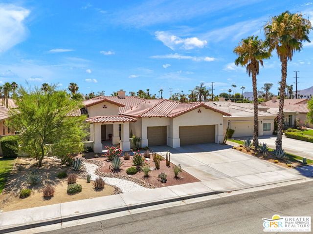 40870 Avenida Rosario, Palm Desert CA: https://media.crmls.org/mediaz/1515c102-3fd0-4816-abe0-8993c7a5556e.jpg